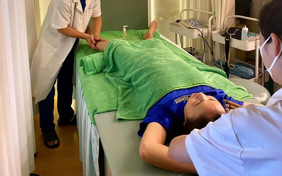 Hình ảnh chăm sóc tại Mộc Maria: Combo giác hơi ngải cứu